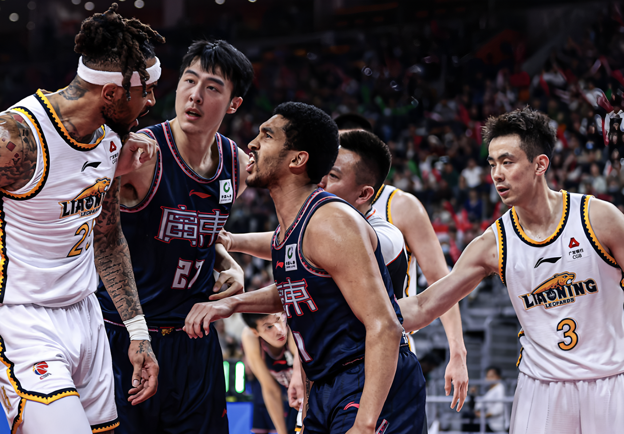 里程碑夜密尔沃基雄鹿篮板制胜，CBA季后赛集结日刷纪录，质疑声仍在，赛程密集仍需轮换的简单介绍